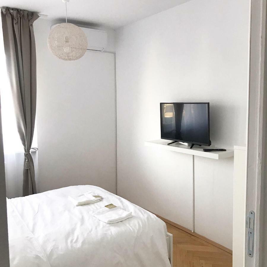 טימישוארה Ultracentral Apt With City Center View - Smart Tv - Ac מראה חיצוני תמונה